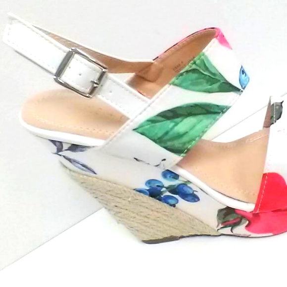 NEW! CUTE! Colorful Floral  Wedge! Heel! - Picture 10 of 13